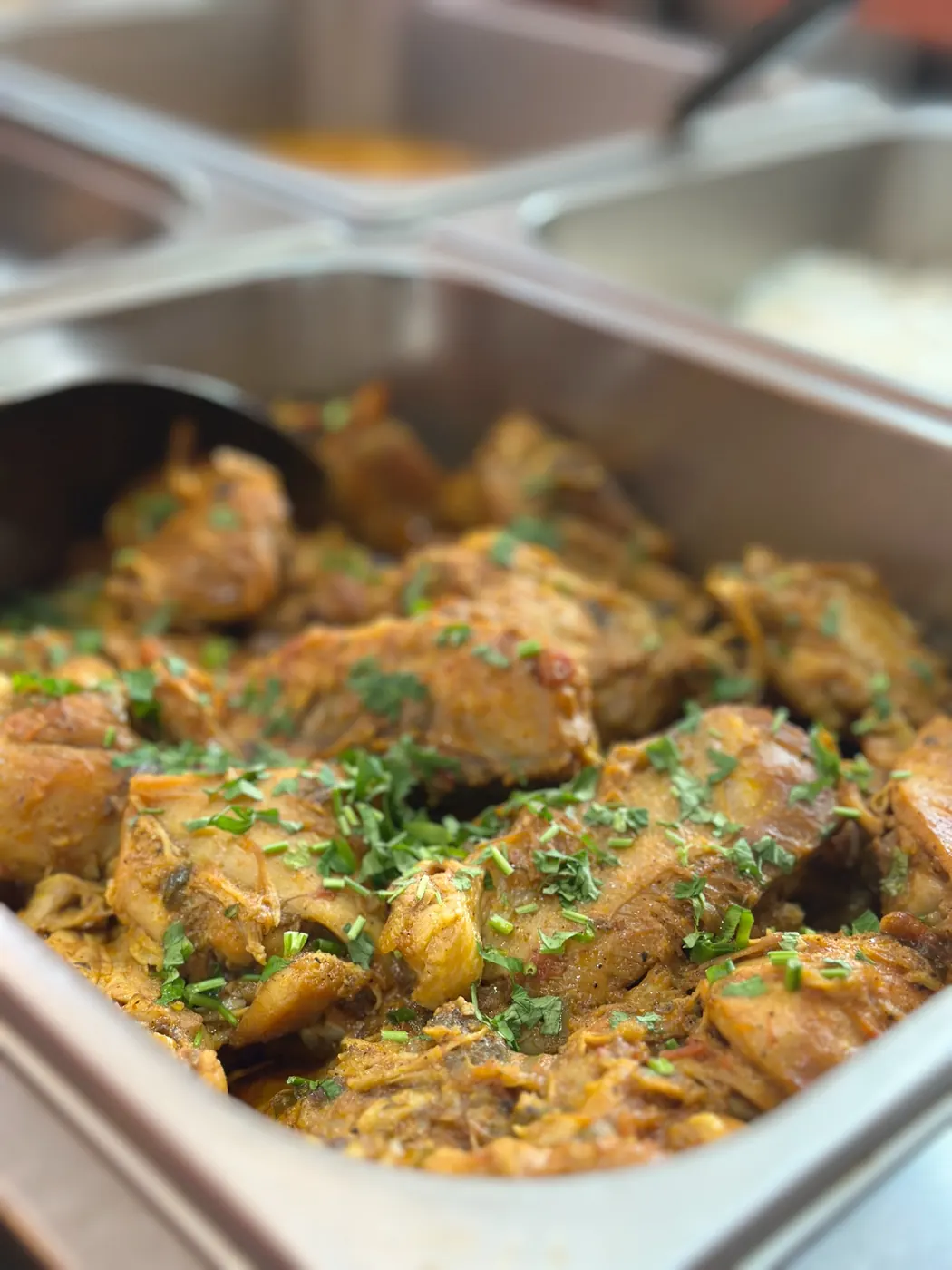 Frango no buffet do restaurante Bella Vista